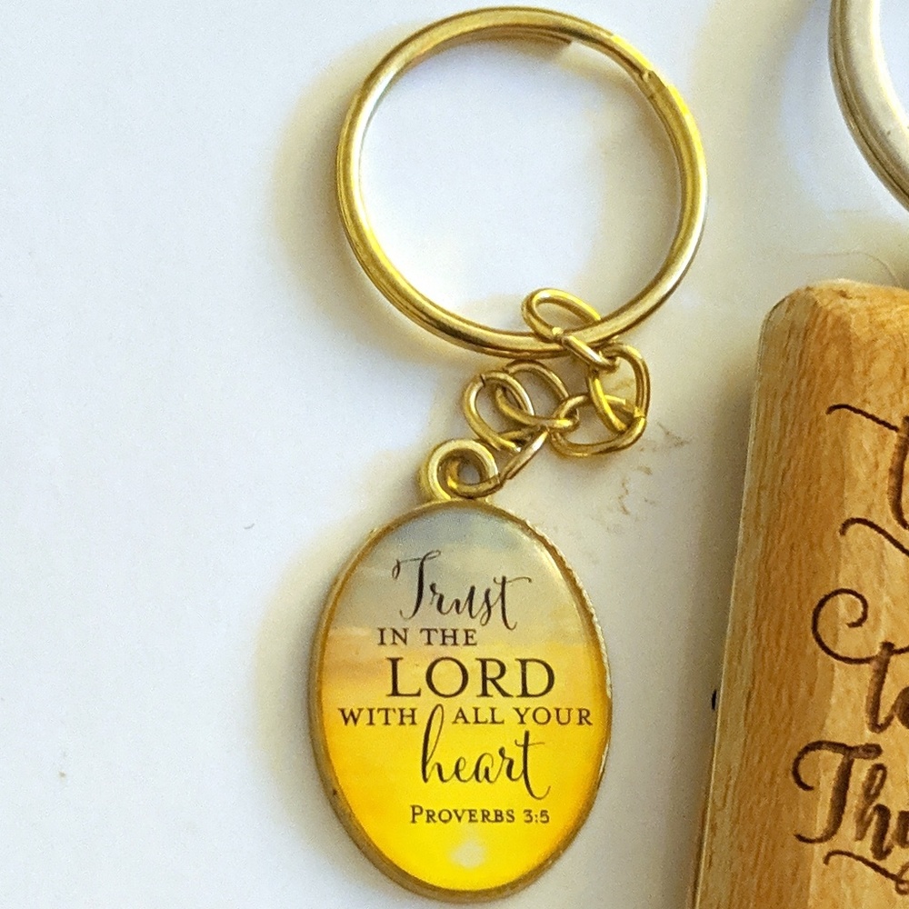 3 Religious Keychains - Picture 2 of 6